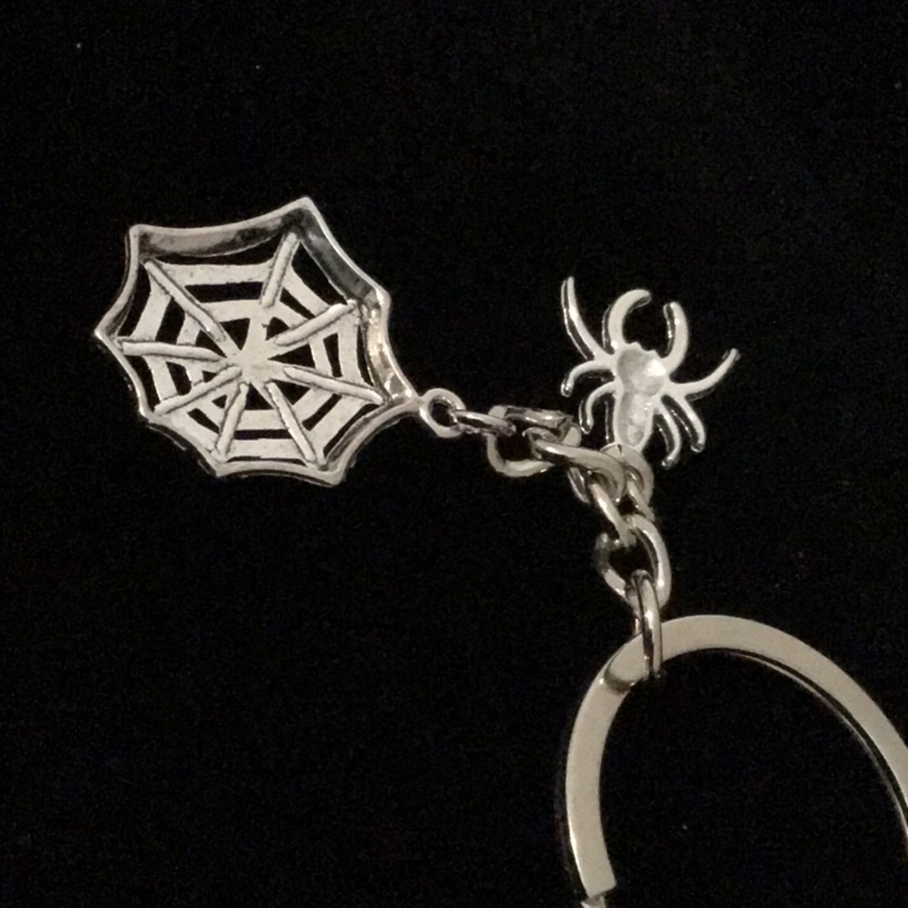 Spider & Web Keychain - Picture 4 of 6